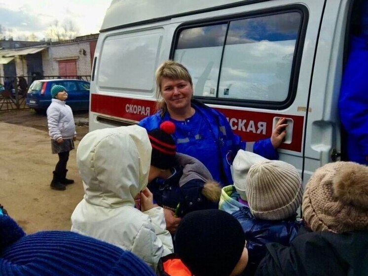 Школьникам показали работу подстанции скорой помощи в Старой Руссе