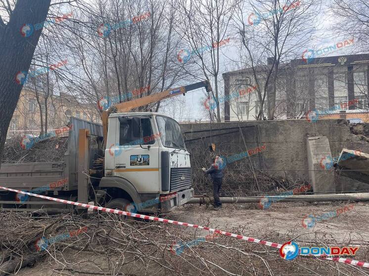 В Ростове рухнувшую подпорную стену уберут в течение месяца
