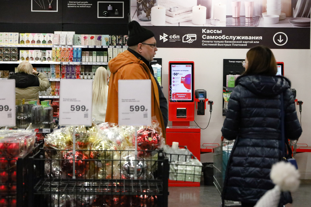 Стало известно, сколько человек чаще пользуются кассами самообслуживания