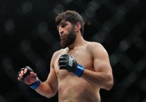 Временный обладатель титула чемпиона UFC в тяжелом весе готов подраться с регулярным обладателем пояса. 