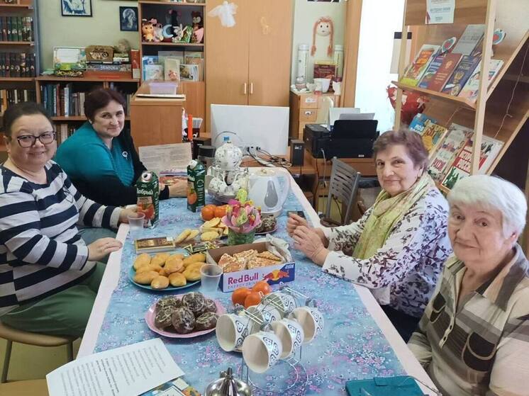 В Усть-Лужской библиотеке отметили День поэзии вечером чтения стихов