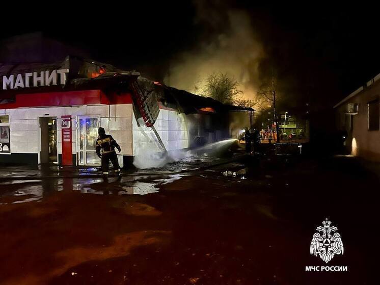 Появилось видео крупного пожара в «Магните» в Тверской области