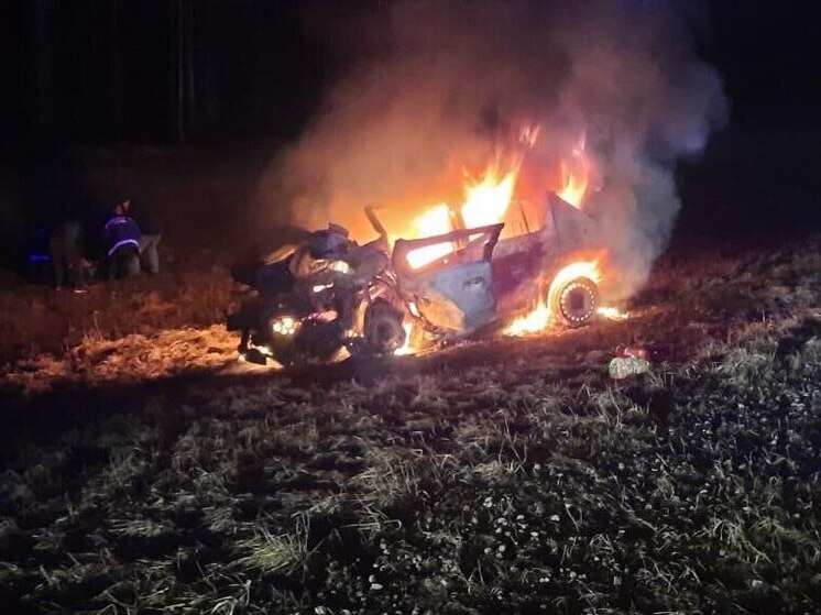 Три человека погибли в лобовом столкновении автомобилей в Вологодской области