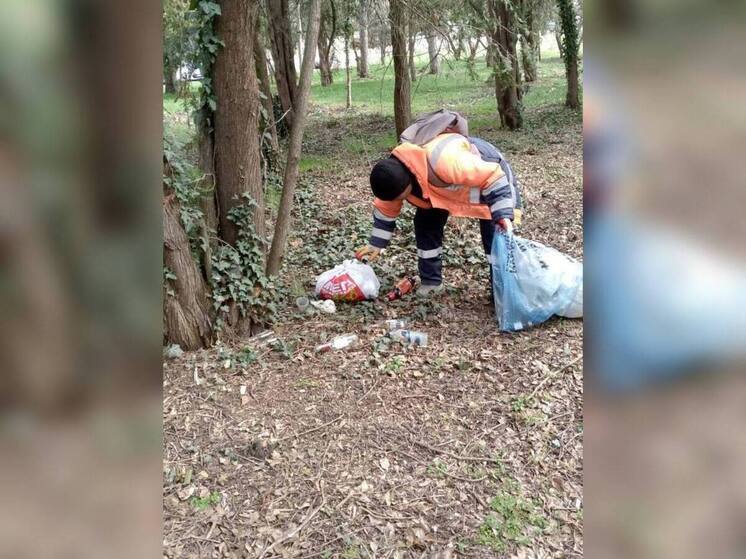 В Симферополе на улице Беспалова убрали стихийную свалку мусора