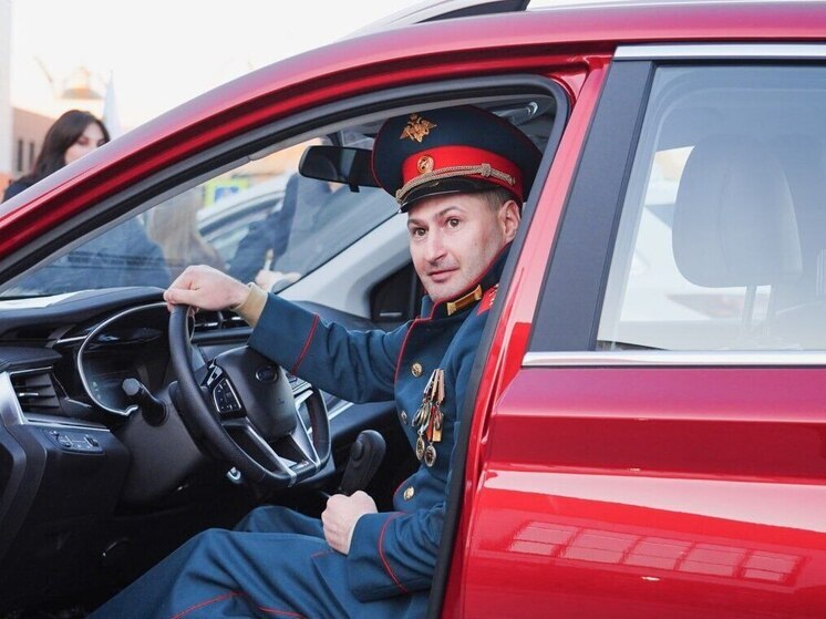Псковский ветеран СВО получил автомобиль с ручным управлением от фонда "Защитники Отечества"