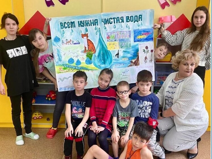 В хабаровском зоосаде экоактивисты провели акцию «Всем нужна чистая вода!»