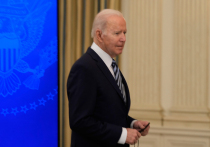 Президент США Дональд Трамп принял решение отозвать допуски к секретной информации для Джо Байдена, Камалы Харрис и ряда других высокопоставленных демократов и политических противников, как стало известно из президентской записки, опубликованной поздно вечером в пятницу