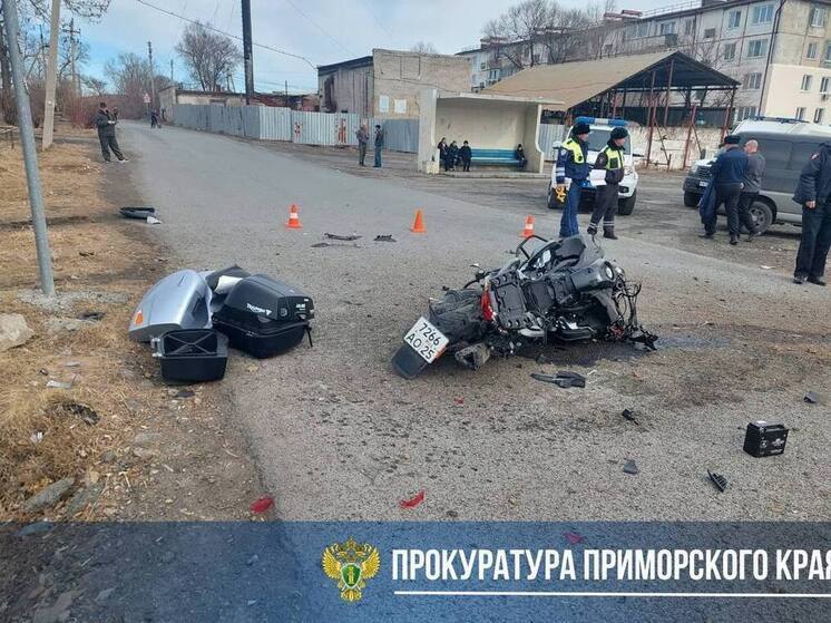 Мотоциклист погубил себя и пассажирку в Приморье, выехав на встречку