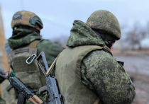 Прифронтовой район Луганской Народной Республики, бои идут уже в десятках километров отсюда – небольшой город поблизости начинает оживать