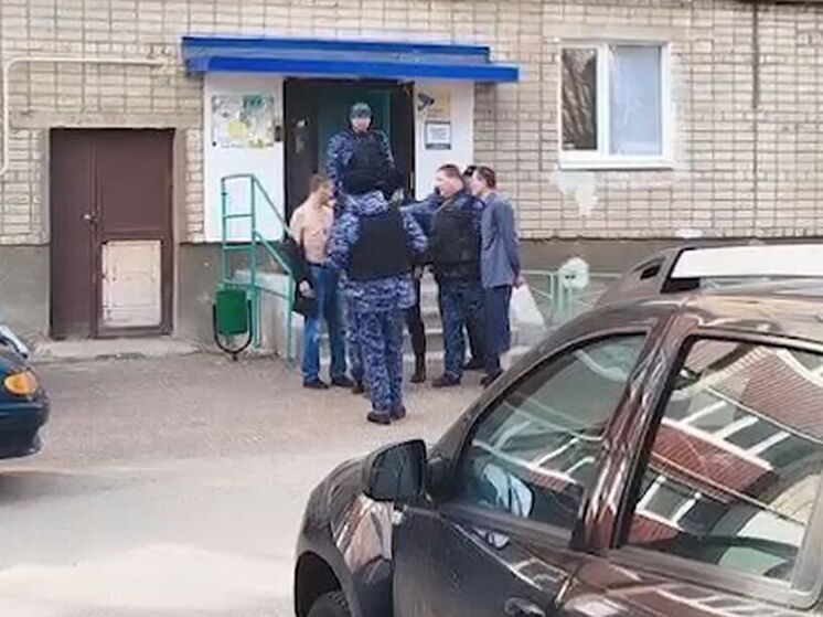 Полиция Башкирии задержала мужчину, кидающегося на прохожих с ножом