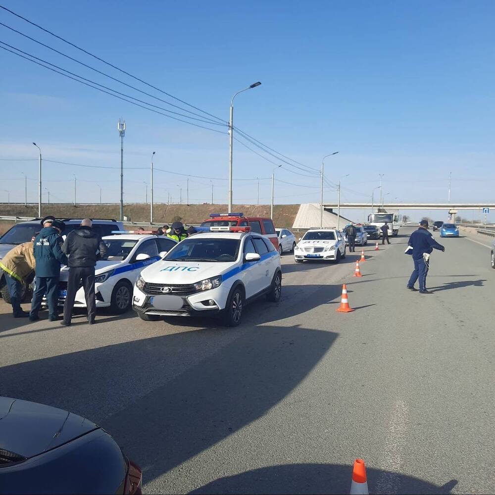 В Крыму автобус с пассажирами столкнулся с грузовиком: кадры страшной аварии