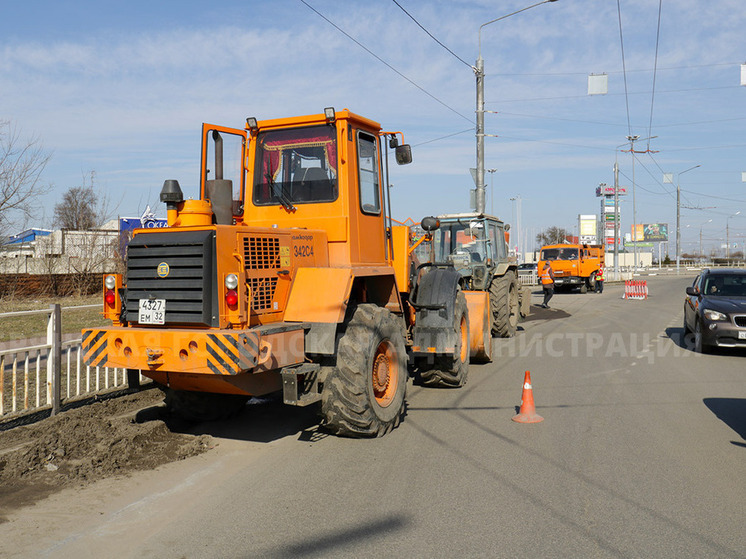 Свыше 530 тонн песка вывезли с улиц Брянска за выходные