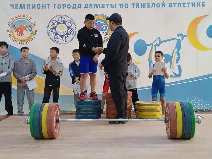 Юные тяжелоатлеты из Бишкека успешно выступили на в Алматы
