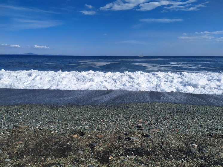 Россияне массово бронируют отдых на пляжах Приморья: спрос вырос на 30 %