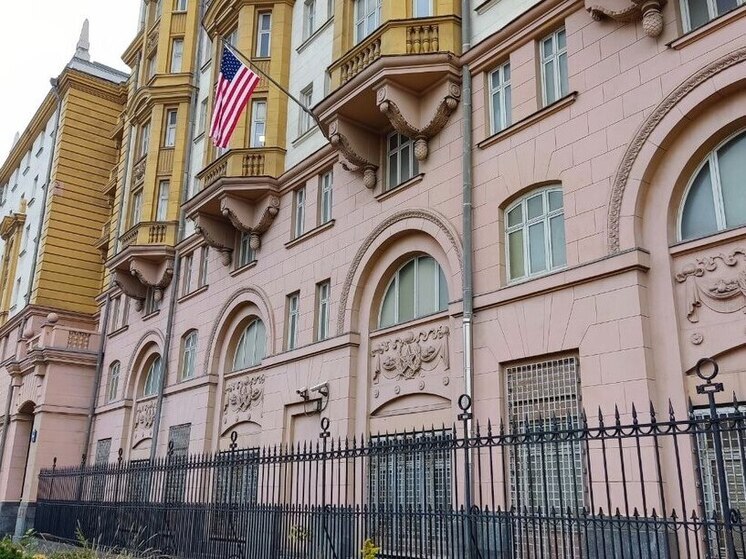 Петербуржец потребовал с нерасторопного Посольства США 95 тысяч долларов