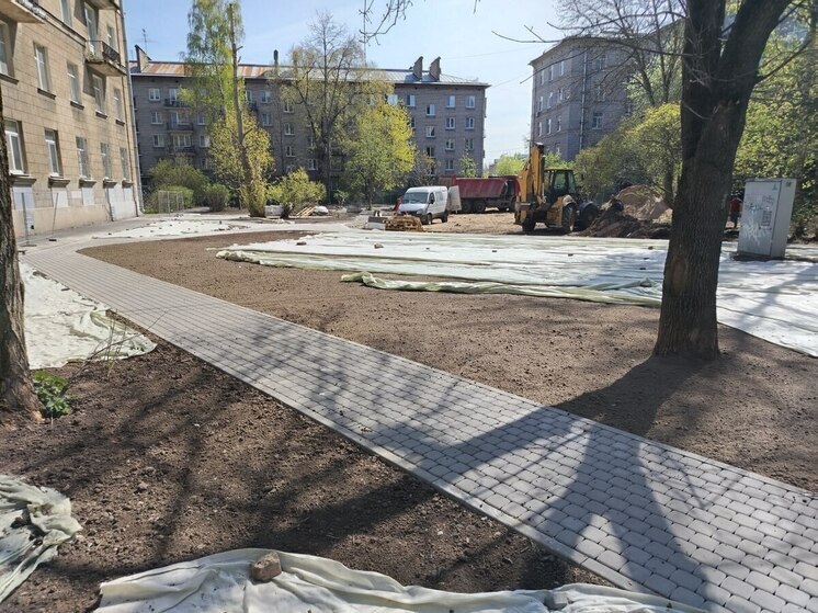 Семь районов Петербурга провалили программу благоустройства территорий