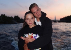 Глушенков оформил хет-трик в ворота Замбии: очаровательная девушка Максима гордится им