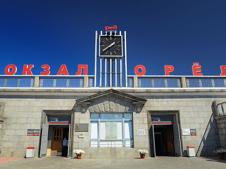 На станцию Орёл привезли новый грузовой кран