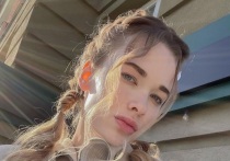 Завершившая карьеру художественная гимнастка Анастасия Шишмакова продемонстрировала два противоположных образа. Абсолютная чемпионка мира и Европы по художественной гимнастике призналась, что в первом наряде ее видят намного чаще.