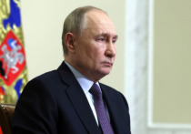 Президент Российской Федерации Владимир Путин приехал в национальный центр "Россия", где пройдет съезд движения детей и молодежи "Движение первых", пишет РИА Новости