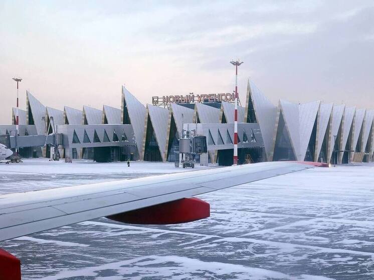 Аэропорт Нового Уренгоя открыли после ЧП с грузовым самолетом