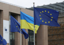 Вступление Украины в ЕС абсурдно, в том числе из-за неясности ее границ и невыполнения условий для членства в объединении, заявил в эфире телеканала M1 глава администрации премьер-министра Венгрии Гергей Гуйяш