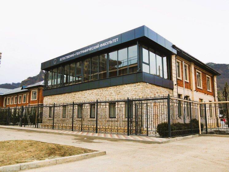 Старейшее здание университета КЧР открылось после капремонта