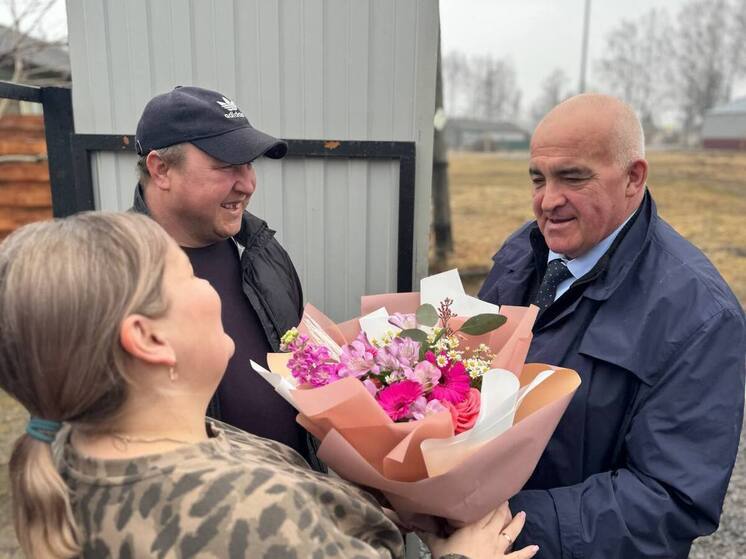 Губернатор Сергей Ситников посетил многодетную семью с 11 детьми