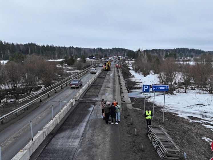 Демонтаж покрытия начался на мосту через реку Полой
