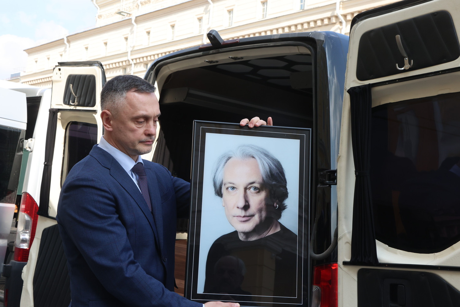 В Москве прошла гражданская панихида по Алексею Весёлкину: скорбные кадры прощания с веселым человеком