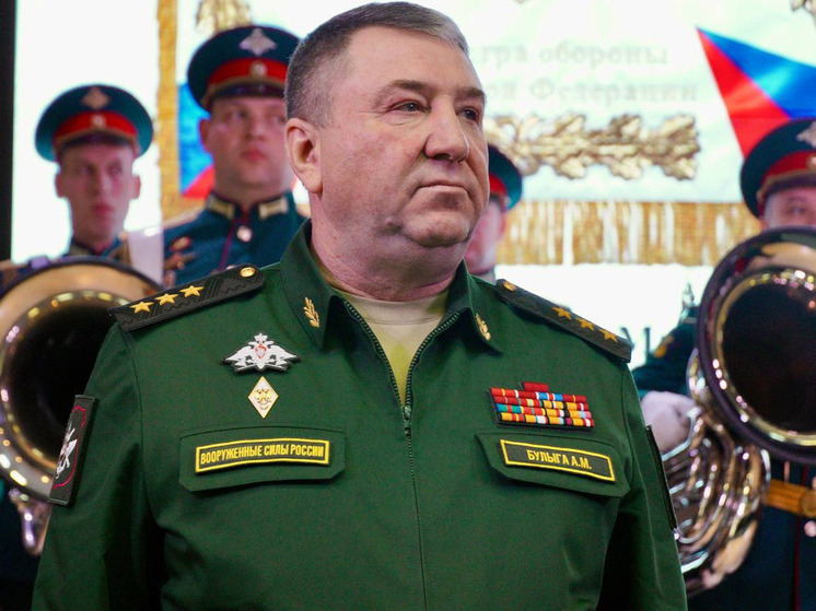 Старейшей военной академии вручен вымпел министра обороны