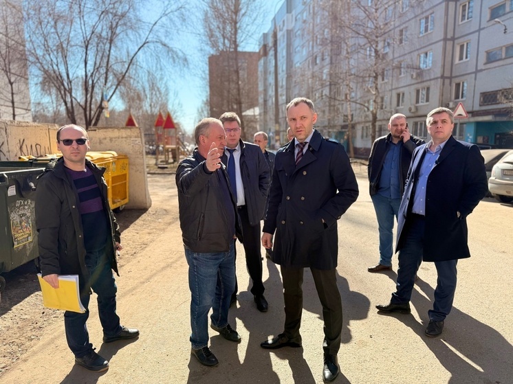 Глава самарского Минприроды проверил мусорные площадки Кировского района