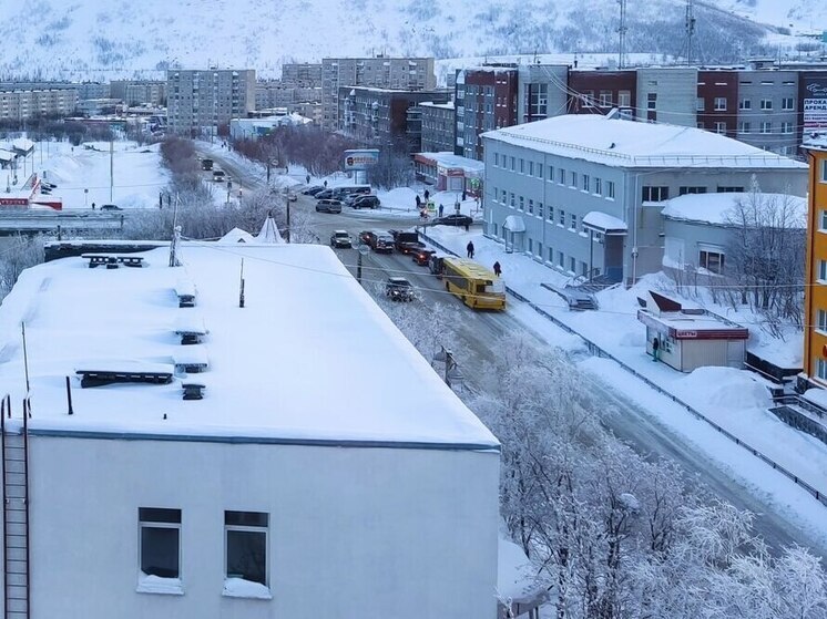 В Мурманске обнаружили тело мужчины на улице Чумбарова-Лучинского