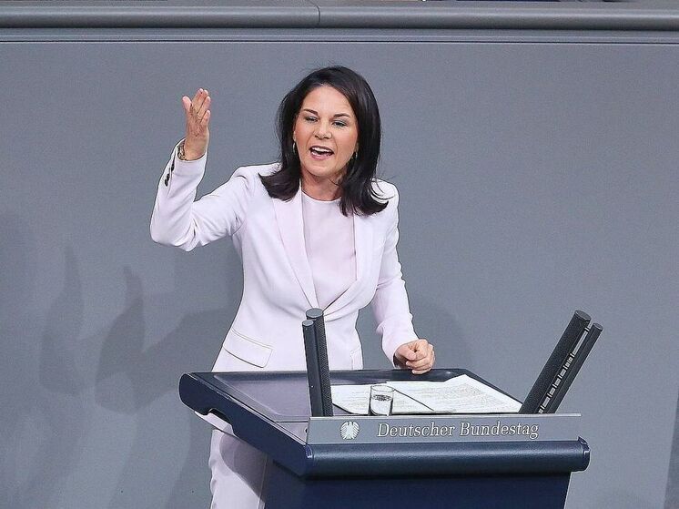 Бербок анонсировала передачу ФРГ Украине 11 миллиардов евро военной помощи