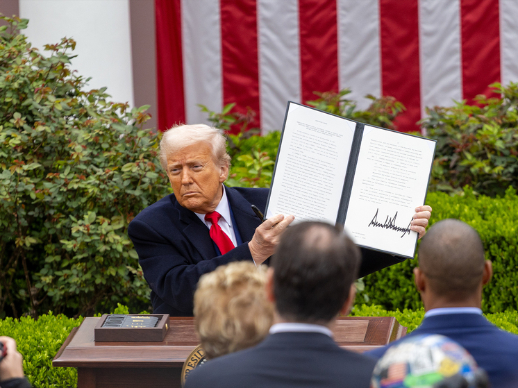 Трамп вводит радикальные пошлины и меняет торговую политику США