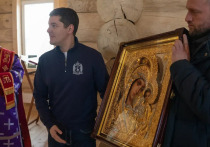 Губернатор ЯНАО Дмитрий Артюхов посетил Яр-Сале и Новый Порт, где вместе с главой Ямальского района Андреем Кугаевским осмотрел главные соцобъекты