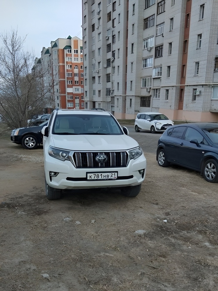 Газон — не парковка: в Чебоксарах квартальные выявляют нарушителей