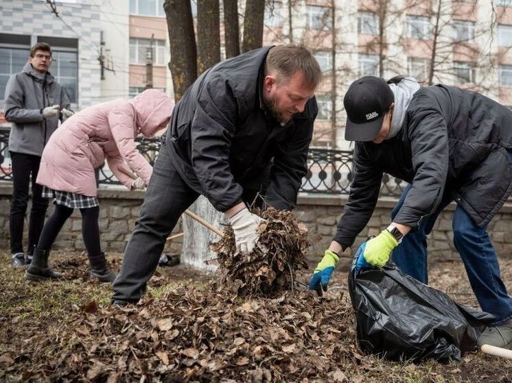 Вячеслав Симаков принял участие в кировском субботнике