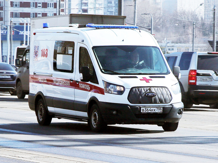 Двое наркологов пострадали от наркомана на выезде: изрезал ножом