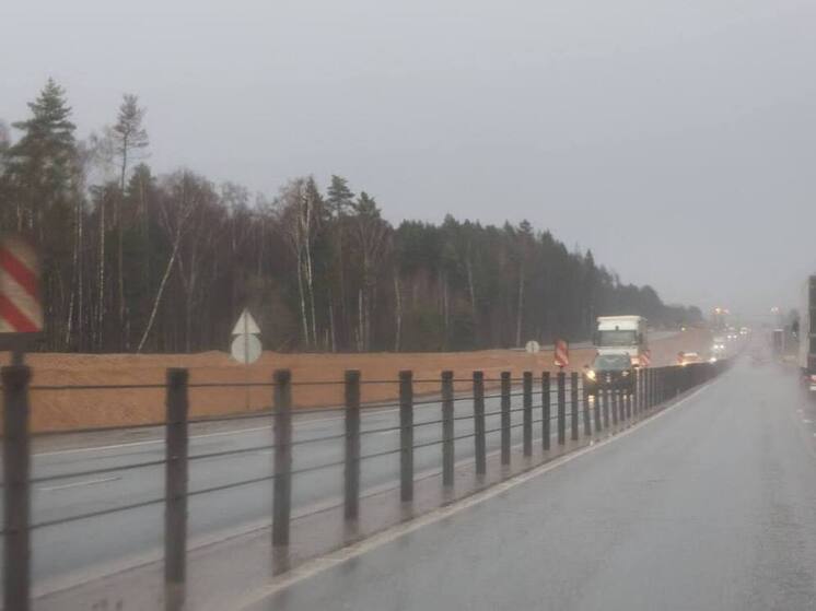 Из-за мокрого снега и похолодания подмосковных водителей призвали к осторожности