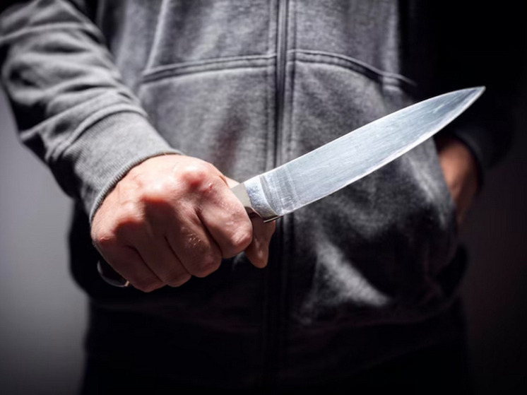 В Волгограде мужчина ударил ножом знакомого на почве ревности к женщине