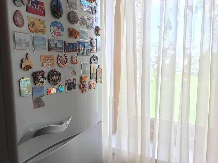 Сдвигаю холодильник и радуюсь своей хитрости: счета за свет на 30% меньше — простой трюк экономии по ЖКХ