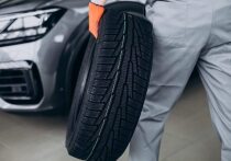 Согласно данным аналитиков Авито, опросивших автовладельцев Красноярска, большинство из них готовы выделить около 25 000 рублей на покупку комплекта летних шин