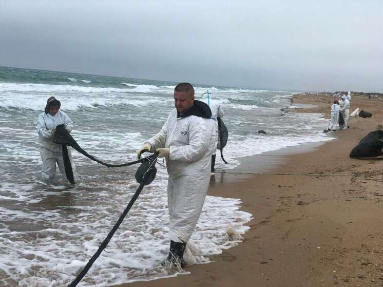 Калужские спасатели продолжают работать в Анапе