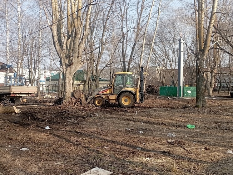 В Каменке благоустраивают сквер тружеников тыла