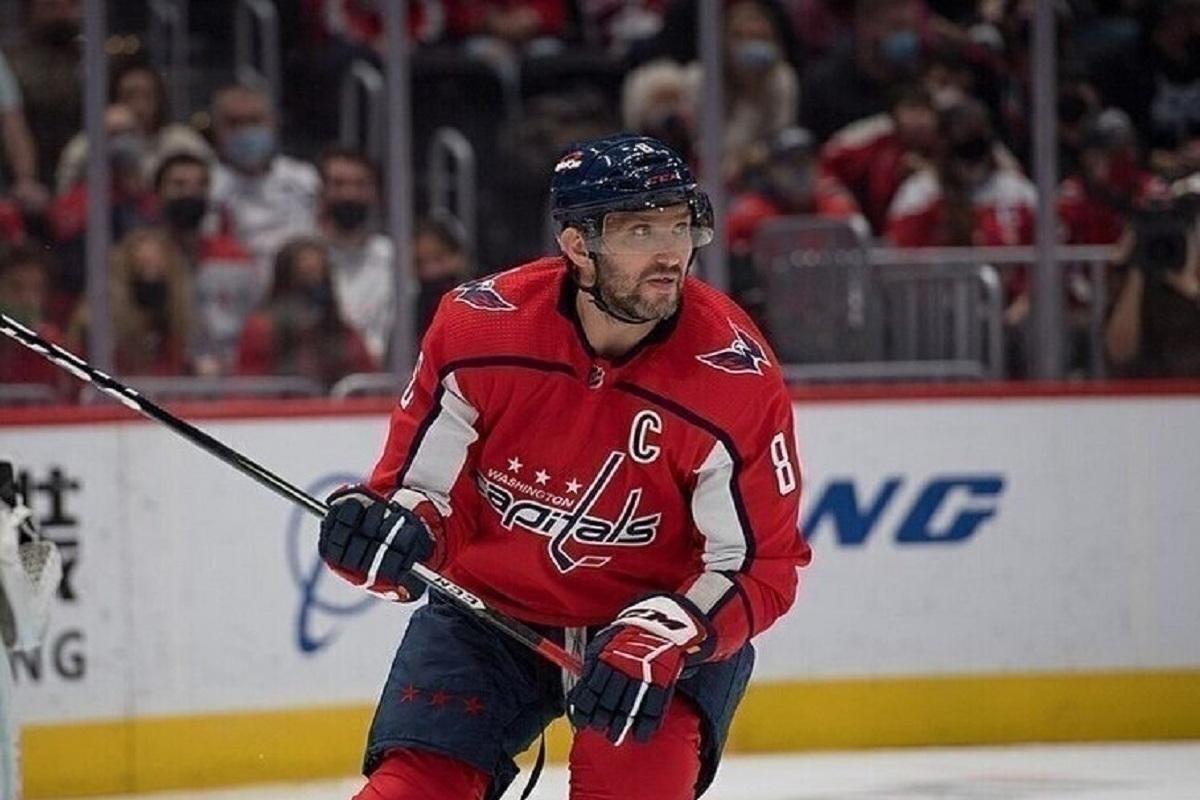 Капитан и форвард американской команды НХЛ «Вашингтон Кэпиталз», Александр Овечкин повторил историческое достижение Уэйна Гретцки!