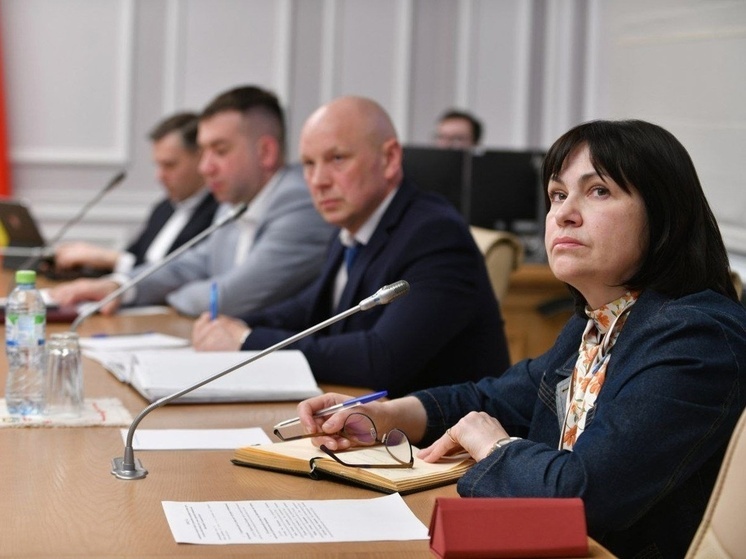 Губернатор Смоленской области Василий Анохин провёл совещание по вопросу уборки дорог и улиц после зимы