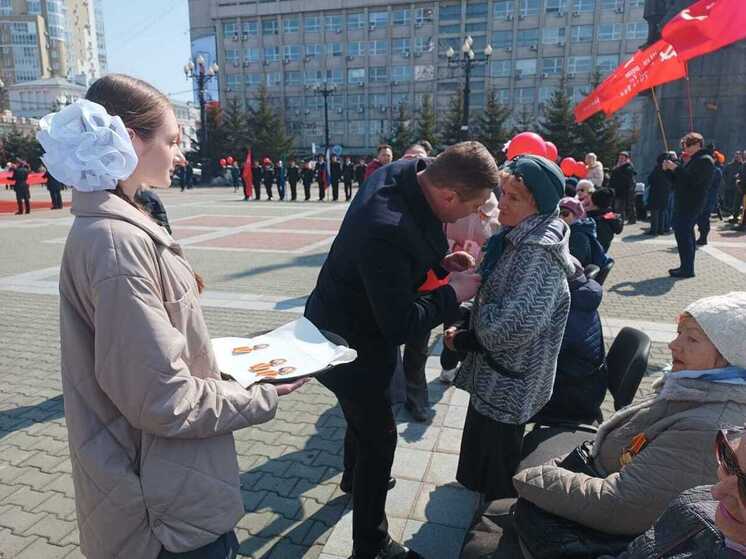 В Хабаровске провели антифашистский марш-эстафету «Наша Великая Победа»