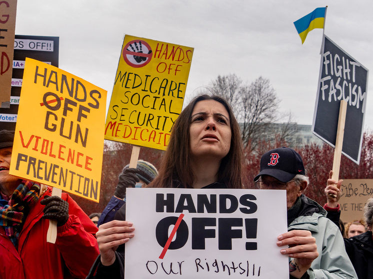 По всей территории США состоялось более 1000 акций против политики президента Трампа