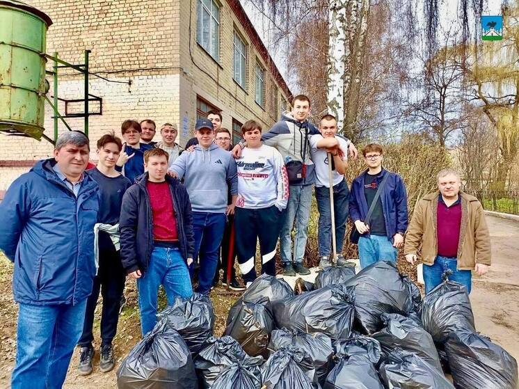 В Орле во время субботника собрали 313 тонн мусора